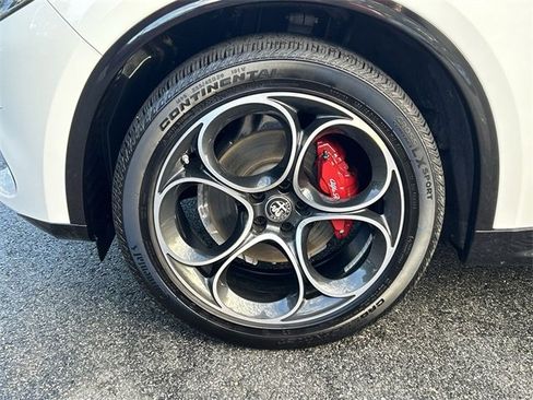 Used 2024 Alfa Romeo Stelvio Veloce image 9