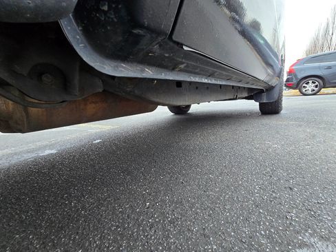 Used 2013 Toyota Tundra Grade 4x4 4dr CrewMax Cab Pick image 29