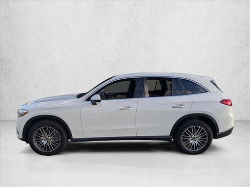 Used 2025 Mercedes-Benz GLC 300 4MATIC image 8