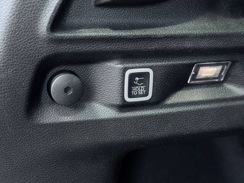 Used 2023 Jeep Grand Cherokee L Limited AWD/4WD image 13