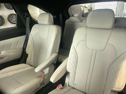 Used 2025 Kia Sorento SX Prestige image 23