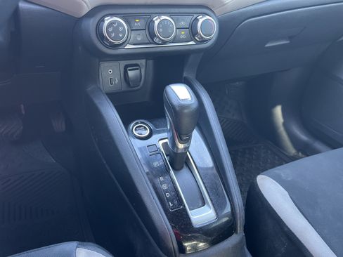 Used 2021 Nissan Versa SV image 9