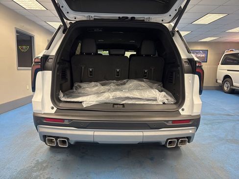 New 2026 Chevrolet Traverse LT w/ Driver Confidence Package AWD/4WD image 8