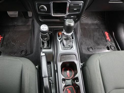 Used 2021 Jeep Gladiator Sport image 9