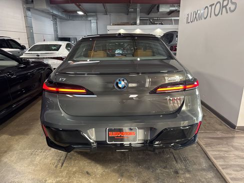 Used 2025 BMW i7 xDrive60 AWD/4WD image 18