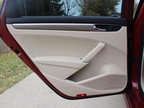 Used 2017 Volkswagen Passat 1.8T SE image 31