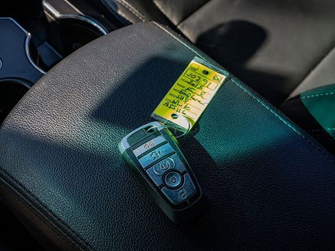 Used 2018 Ford Explorer XLT w/ Equipment Group 202A image 33