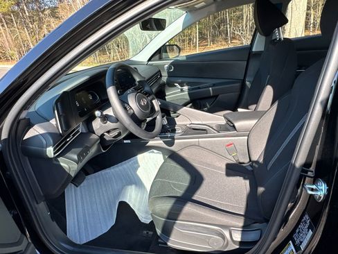 New 2026 Hyundai Elantra SE image 9