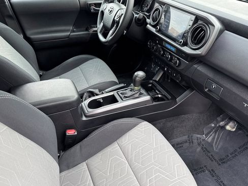 Used 2021 Toyota Tacoma TRD Off-Road w/ Technology Package image 15