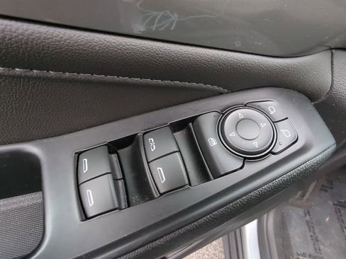 Used 2023 Chevrolet Traverse LT FWD image 12