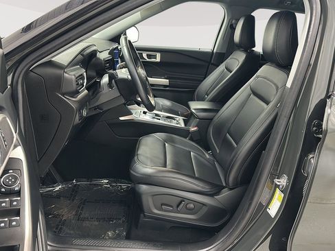 Used 2023 Ford Explorer XLT w/ Equipment Group 202A AWD/4WD image 9