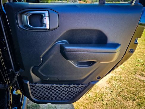 Used 2021 Jeep Wrangler Unlimited Sport AWD/4WD image 37