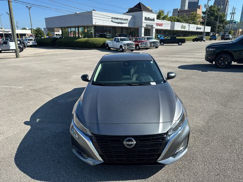 Used 2025 Nissan Altima 2.5 S FWD image 4