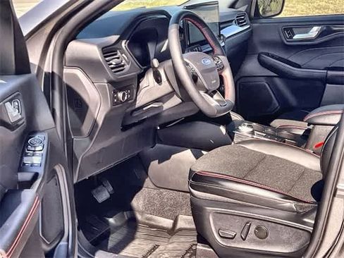 Used 2025 Ford Escape ST-Line w/ Equipment Group 301A image 3