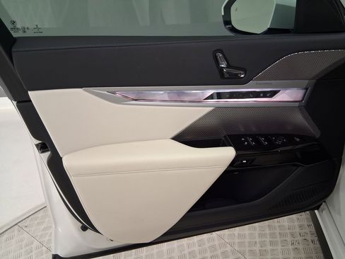 Certified 2023 BMW 740i w/ Parking Assistance Package RWD image 12