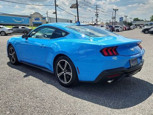 Used 2025 Ford Mustang Coupe RWD image 4
