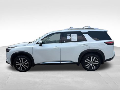 Used 2025 Nissan Pathfinder Platinum w/ Cargo Package FWD image 2