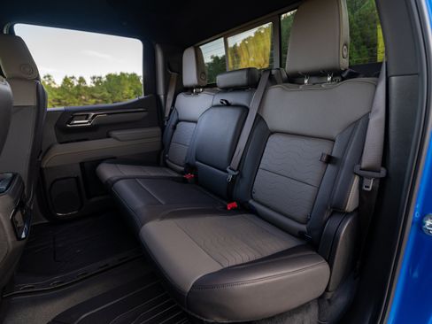 Used 2025 Chevrolet Silverado 1500 ZR2 image 18