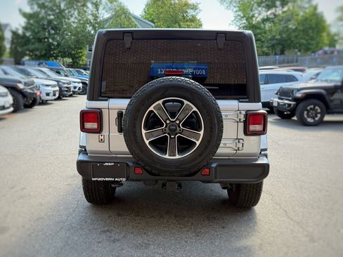 Used 2023 Jeep Wrangler Unlimited Sahara w/ Cold Weather Group AWD/4WD image 10