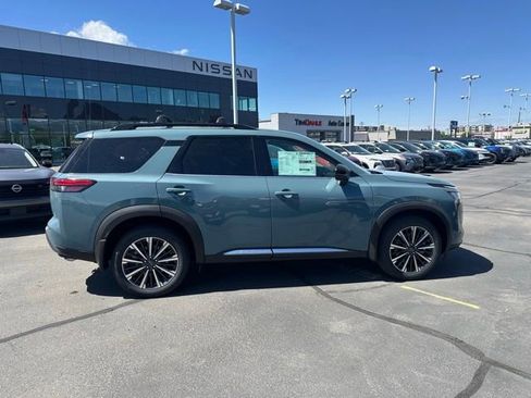 New 2026 Nissan Pathfinder Platinum AWD/4WD image 11