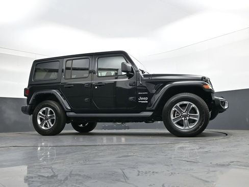 Used 2022 Jeep Wrangler Unlimited Sahara w/ Dual Top Group image 39