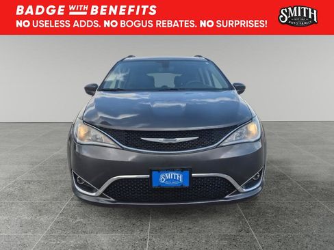 Used 2020 Chrysler Pacifica Touring-L Plus FWD image 9