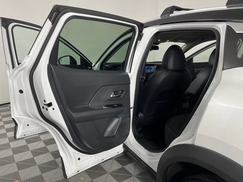 Used 2025 Nissan Kicks SR FWD image 40