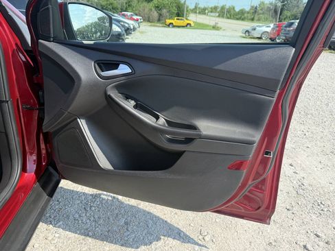 Used 2014 Ford Focus SE w/ SE Sport Package FWD image 23