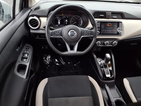 Used 2021 Nissan Versa SV FWD image 8