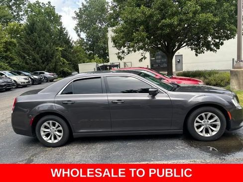 Used 2015 Chrysler 300 Limited RWD image 10