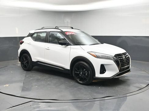 Used 2021 Nissan Kicks SR w/ SR Premium Package image 7