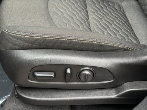 Used 2019 Chevrolet Equinox LT FWD image 19