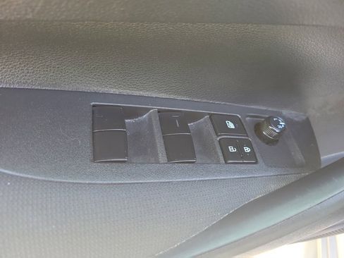 Used 2021 Toyota Corolla LE image 21