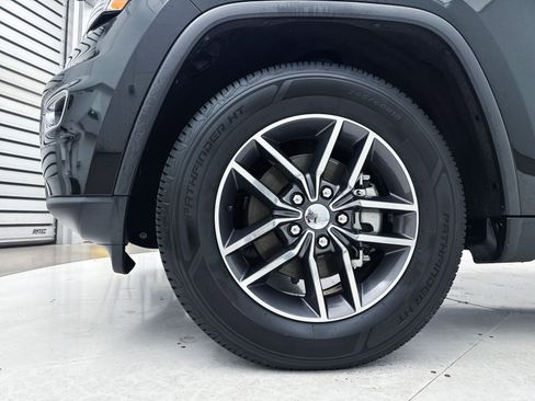 Used 2018 Jeep Grand Cherokee Limited image 14