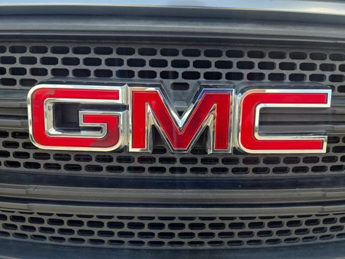 Used 2016 GMC Acadia SLE FWD image 9