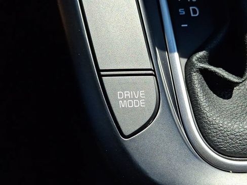 Certified 2025 Kia Soul LX w/ LX Technology Package FWD image 23