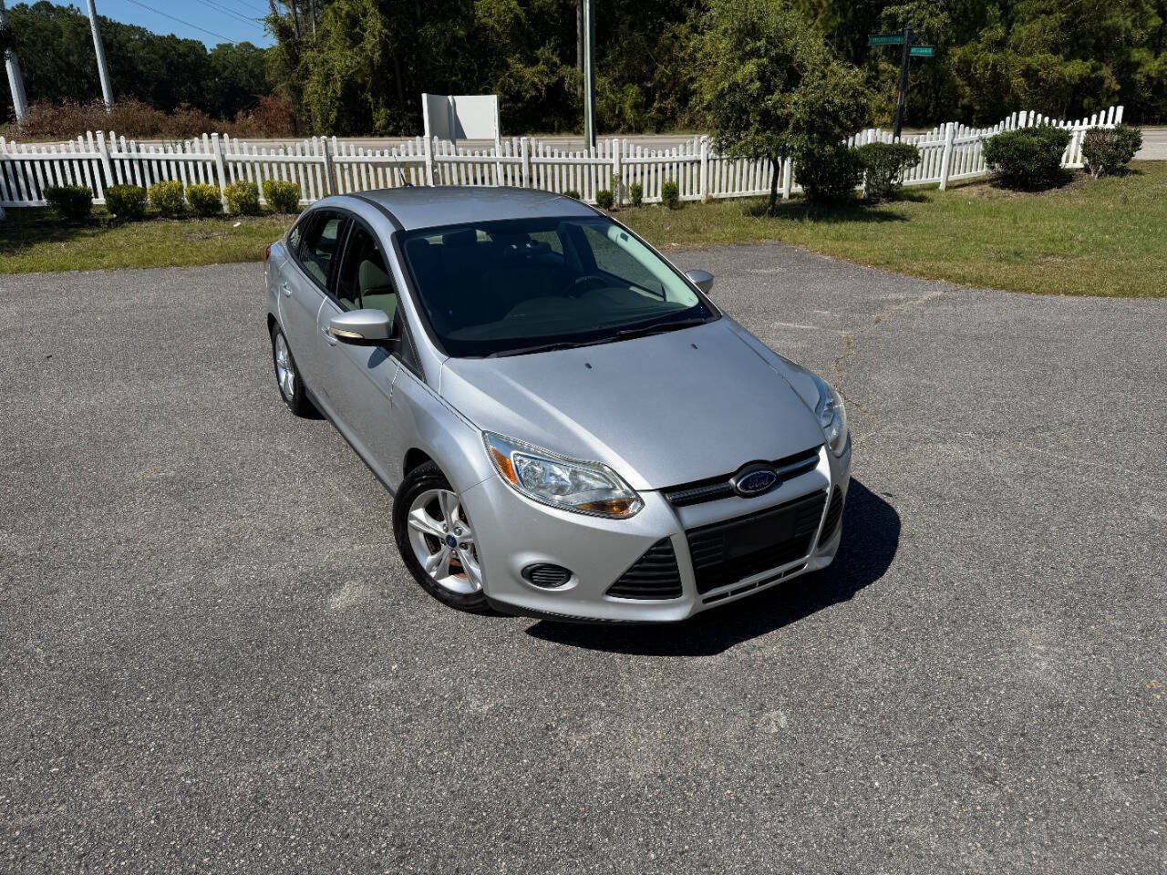 Used 2014 Ford Focus SE FWD image 38