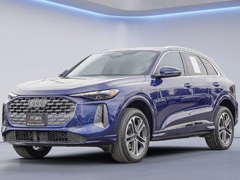 Certified 2025 Audi Q5 Premium w/ Convenience Package image 6