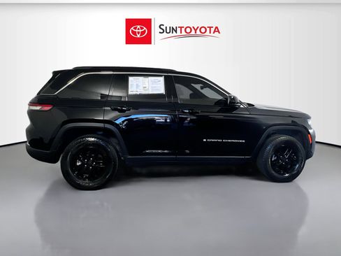 Used 2024 Jeep Grand Cherokee Laredo w/ Trailer Tow Package RWD image 2