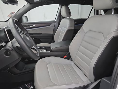 Used 2024 Volkswagen Atlas Cross Sport SEL R-Line image 15