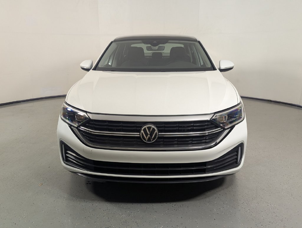 Used 2023 Volkswagen Jetta SEL FWD image 2
