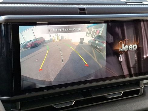 Used 2025 Jeep Wrangler Sahara image 20