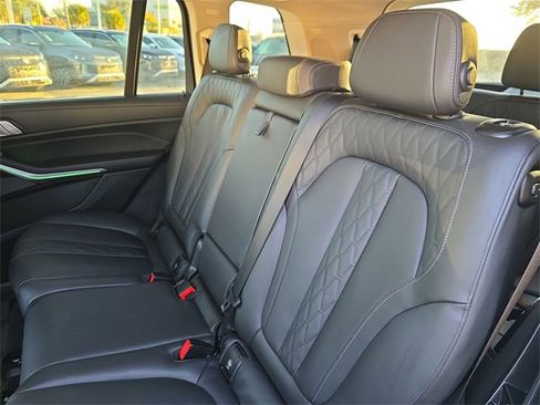 Used 2025 BMW X7 xDrive40i image 15