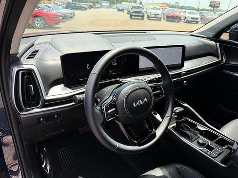 Used 2025 Kia Sorento S w/ Panoramic Sunroof Package FWD image 14