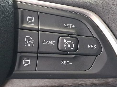 Used 2024 Jeep Grand Cherokee Limited AWD/4WD image 23