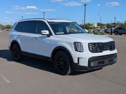 Used 2024 Kia Telluride SX w/ Towing Package image 7