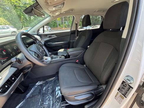 Used 2025 Kia Sportage LX FWD image 36