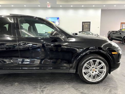 Used 2018 Porsche Cayenne Platinum Edition image 13