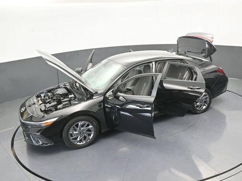 Used 2024 Hyundai Elantra SEL image 65