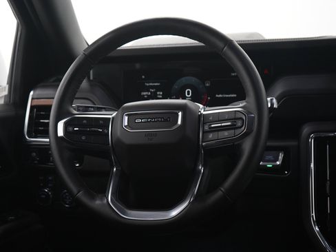 Used 2025 GMC Yukon XL Denali AWD/4WD image 18